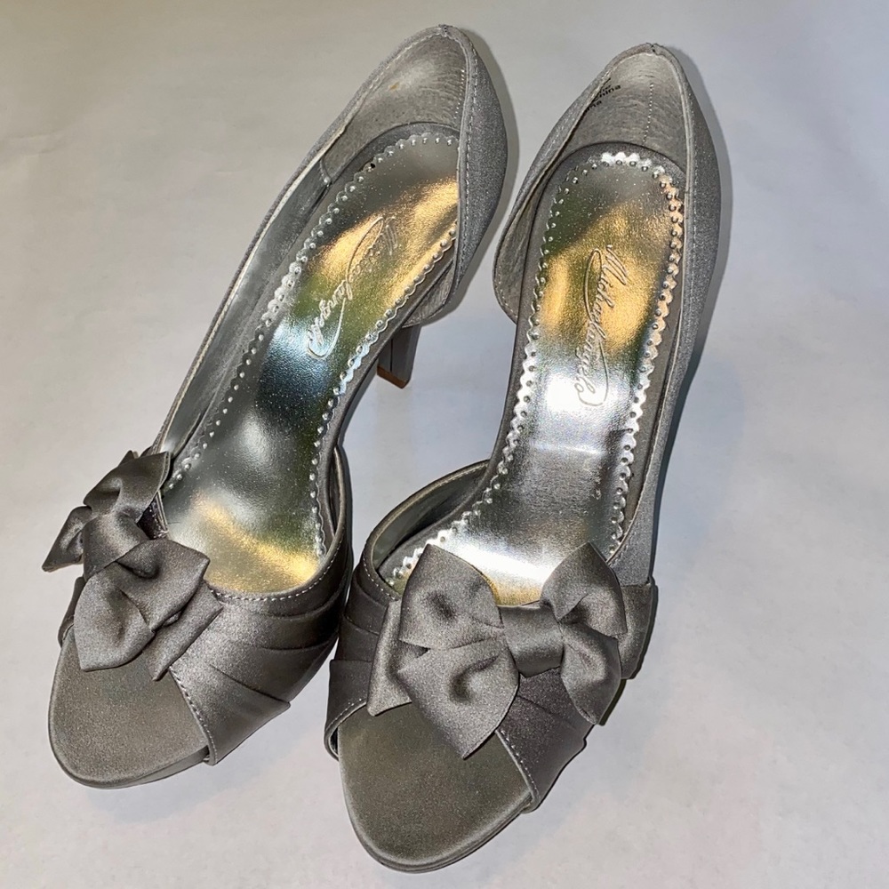 Michaelangelo Maribelle elegant platform heels 8.5